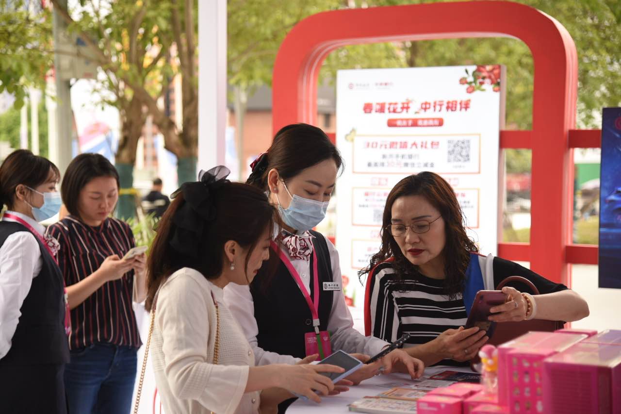 中行重慶兩江分行參加2023中國（重慶）國際消費(fèi)節(jié)。中行重慶市分行供圖