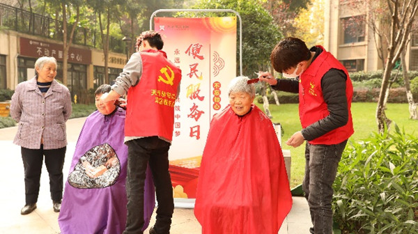 天驕智慧服務(wù)為業(yè)主提供便民服務(wù)。天驕智慧服務(wù)供圖