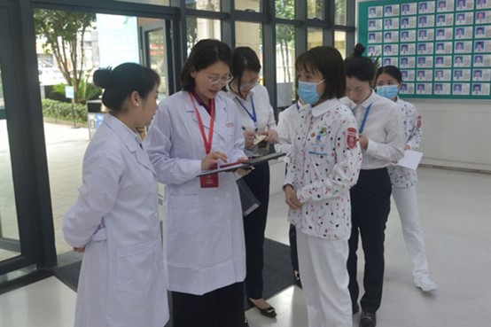 評審現(xiàn)場。重慶市紅十字會醫(yī)院（江北區(qū)人民醫(yī)院）供圖