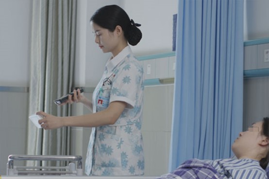 藥物核對。榮昌區(qū)人民醫(yī)院供圖