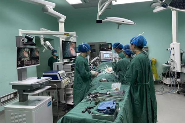 手術視頻直播教學。沙坪壩區(qū)陳家橋醫(yī)院供圖