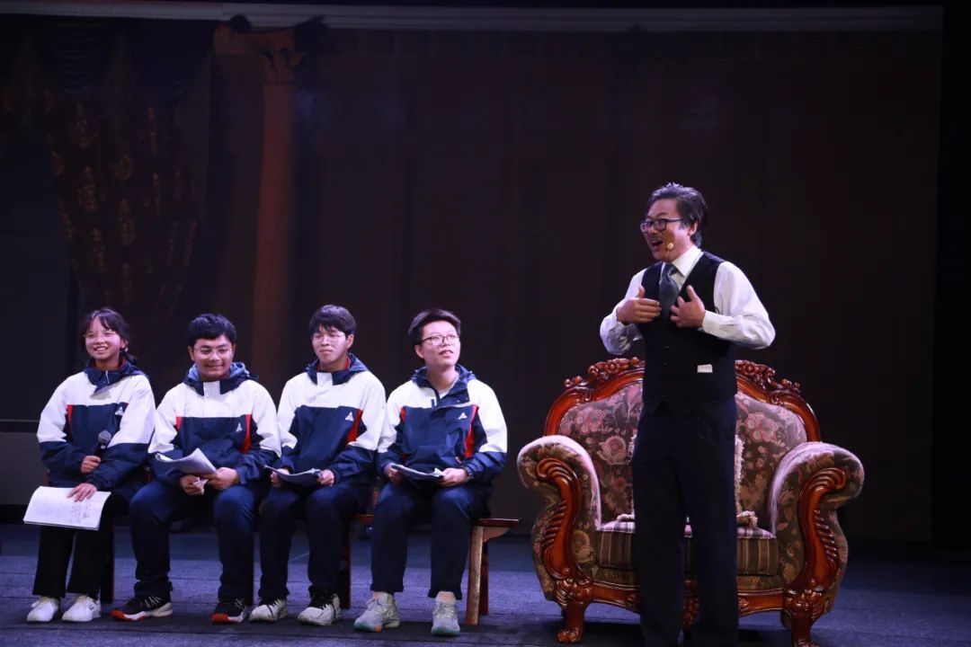 《雷雨》碰撞課——學(xué)生與劇組主創(chuàng)研討。付軍攝