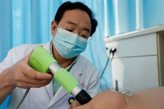 康復治療。西南大學醫(yī)院供圖