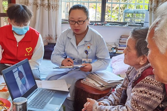 居家養(yǎng)老服務。西南大學醫(yī)院供圖