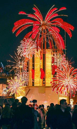 11米巨型擬態(tài)煙花塔。長(zhǎng)嘉匯供圖