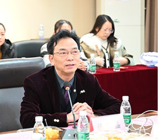 陳茂盛致辭。重慶愛爾眼科醫(yī)院總院供圖