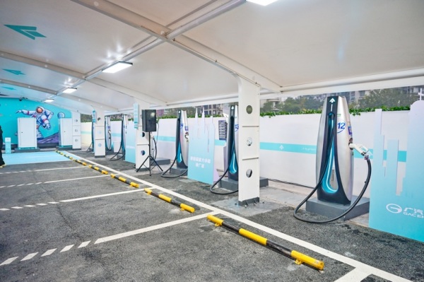 昊鉑重慶江北嘴超級(jí)充換電中心。廣汽能源供圖