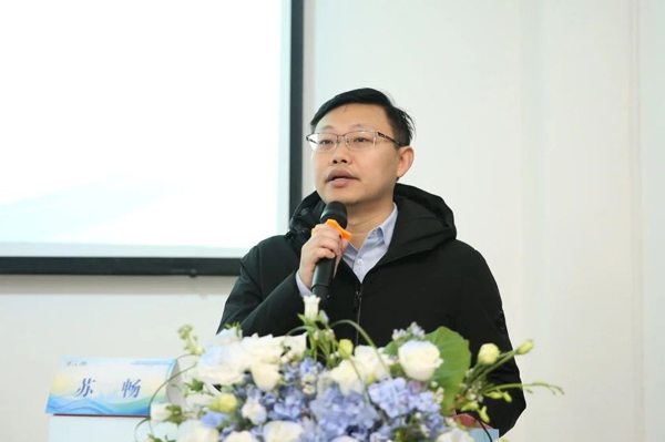 蘇暢宣讀批復文件。重慶松山醫(yī)院供圖