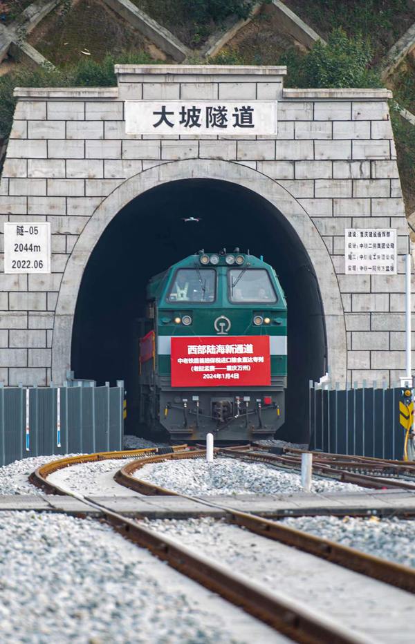 專列抵達(dá)。冉孟軍攝