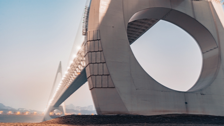 白居寺長江大橋橋墩宛如宇宙飛船造型。袁展鵬攝