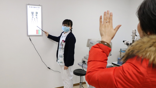 檢查現(xiàn)場。華廈渝州眼科醫(yī)院供圖