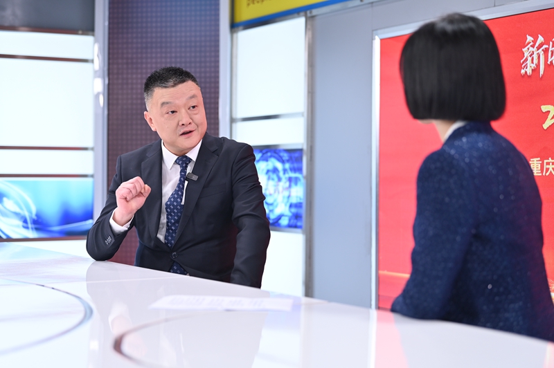 重慶市人大代表、萬州區(qū)區(qū)長(zhǎng)李慶做客人民網(wǎng)重慶頻道、重慶發(fā)布“新時(shí)代 新征程 新重慶——2024重慶兩會(huì)會(huì)客廳”系列訪談。鄒樂攝