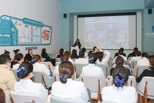 培訓(xùn)現(xiàn)場。重慶安琪兒婦產(chǎn)醫(yī)院供圖