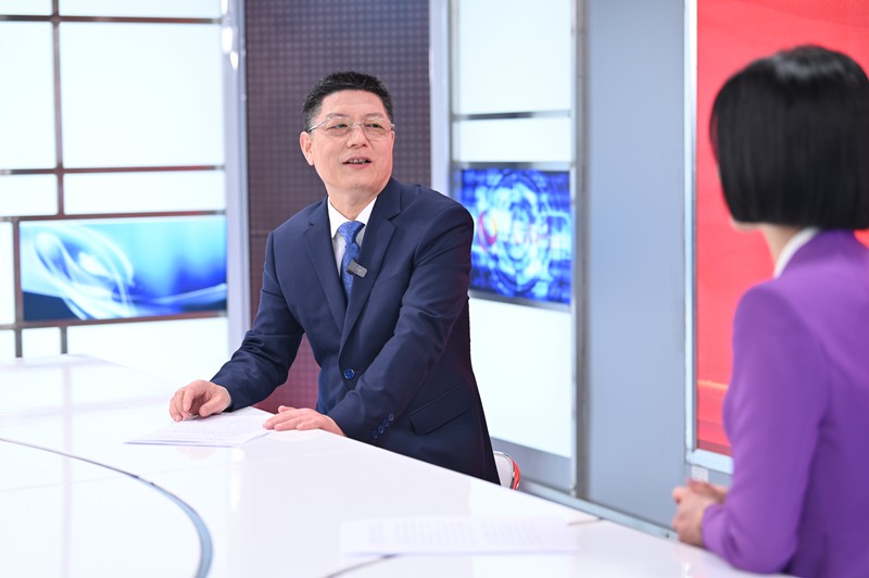 姜天波做客人民網(wǎng)重慶、重慶發(fā)布“新時(shí)代 新征程 新重慶——2024重慶兩會會客廳”系列訪談。鄒樂攝