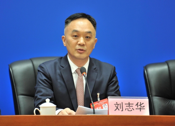 重慶市政協(xié)委員，中信銀行重慶分行黨委書記、行長劉志華。廖文豪攝