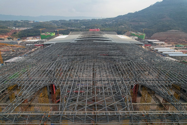 重慶東站全面封頂。南岸區(qū)融媒體中心供圖