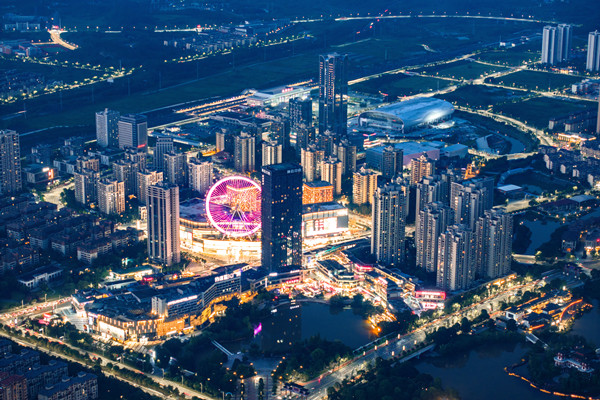 永川，成渝地區(qū)雙城經(jīng)濟(jì)圈主軸線上唯一入選全國(guó)夜經(jīng)濟(jì)20強(qiáng)區(qū)縣。永川區(qū)委宣傳部供圖