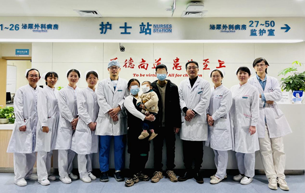 1月25日，文文順利康復出院。重醫(yī)附屬兒童醫(yī)院供圖