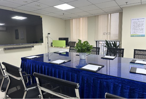 遠(yuǎn)程醫(yī)療會(huì)診中心。重慶愛爾眼科醫(yī)院總院供圖