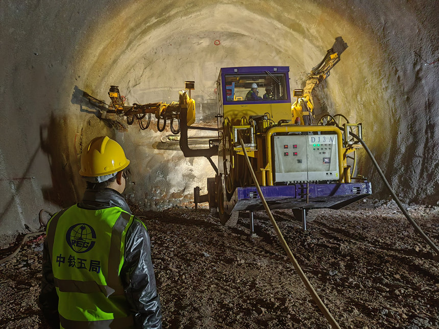 成渝中線高鐵劉三寨隧道建設(shè)現(xiàn)場(chǎng)。 受訪者供圖
