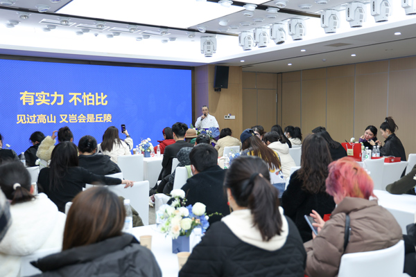 會(huì)議現(xiàn)場。重慶銅雀臺(tái)整形外科醫(yī)院供圖