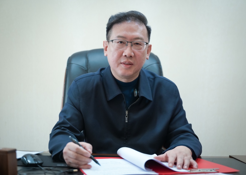 全國政協(xié)委員，重慶市科學技術(shù)局黨委書記、局長明炬。受訪者供圖