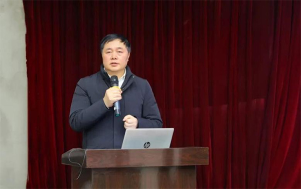 李大興作動員講話。重慶市九龍坡區(qū)第二人民醫(yī)院供圖