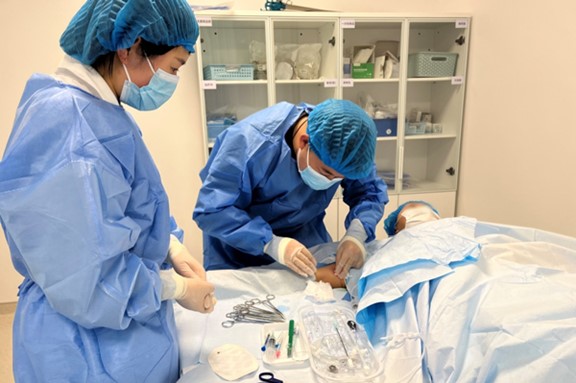 手臂輸液港植入。重慶松山醫(yī)院供圖