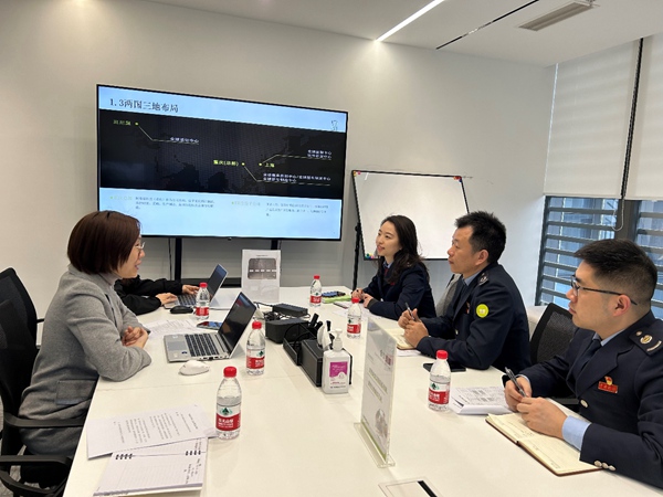 “江天同心”5S工作室成員走訪阿維塔科技（重慶）有限公司。陳佩攝