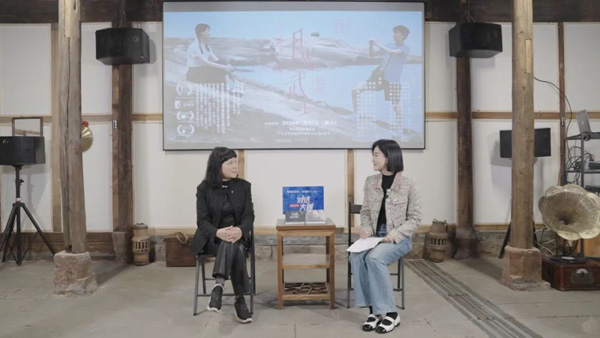 虹影作客重慶發(fā)布《對(duì)話大咖》。余潔攝