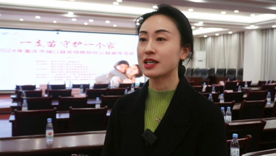 重慶市城口縣婦聯(lián)副主席朱姝介紹相關(guān)情況?！耙恢缡刈o(hù)一個(gè)家”疾病援助基金會(huì)供圖