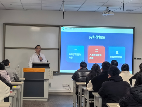 講課現(xiàn)場。重慶西區(qū)醫(yī)院供圖