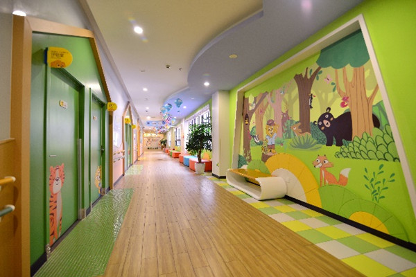 樂園式就診環(huán)境。重慶小米熊兒童醫(yī)院供圖