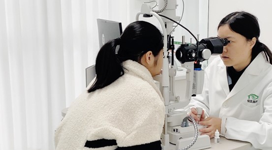 患者就診畫面。重慶何氏眼科醫(yī)院供圖