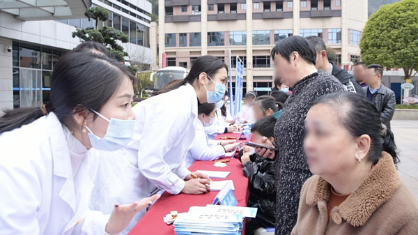 義診現(xiàn)場(chǎng)。重慶仁品耳鼻喉醫(yī)院供圖