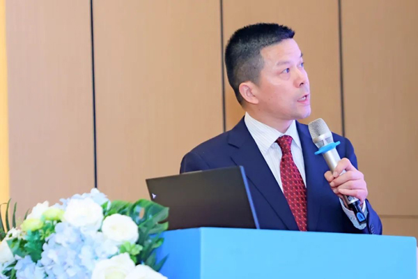 重慶愛成大坪眼科醫(yī)院業(yè)務(wù)院長徐智勇分享課題。重慶愛成大坪眼科醫(yī)院供圖