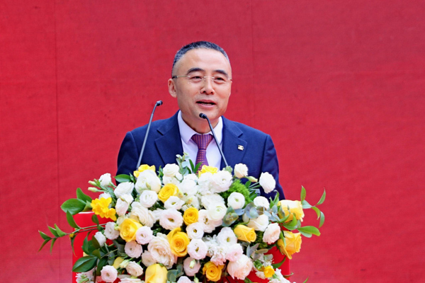 渠浩致辭。重慶愛成大坪眼科醫(yī)院供圖