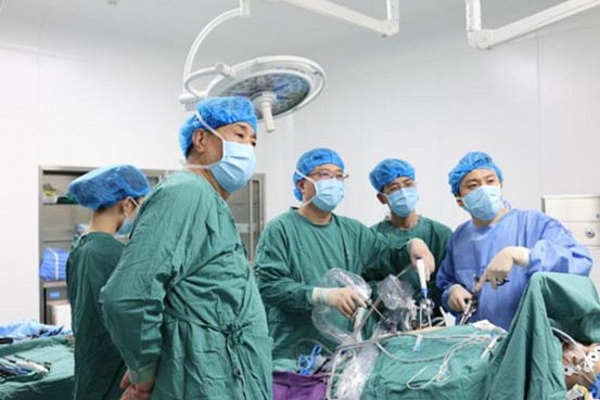 手術(shù)中。重慶西區(qū)醫(yī)院供圖
