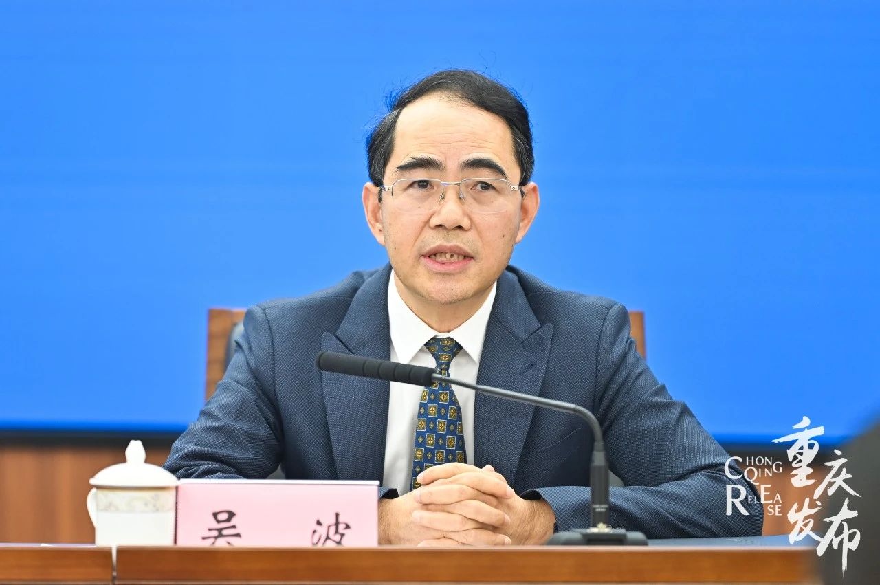 吳波介紹相關(guān)情況 鄒樂 攝