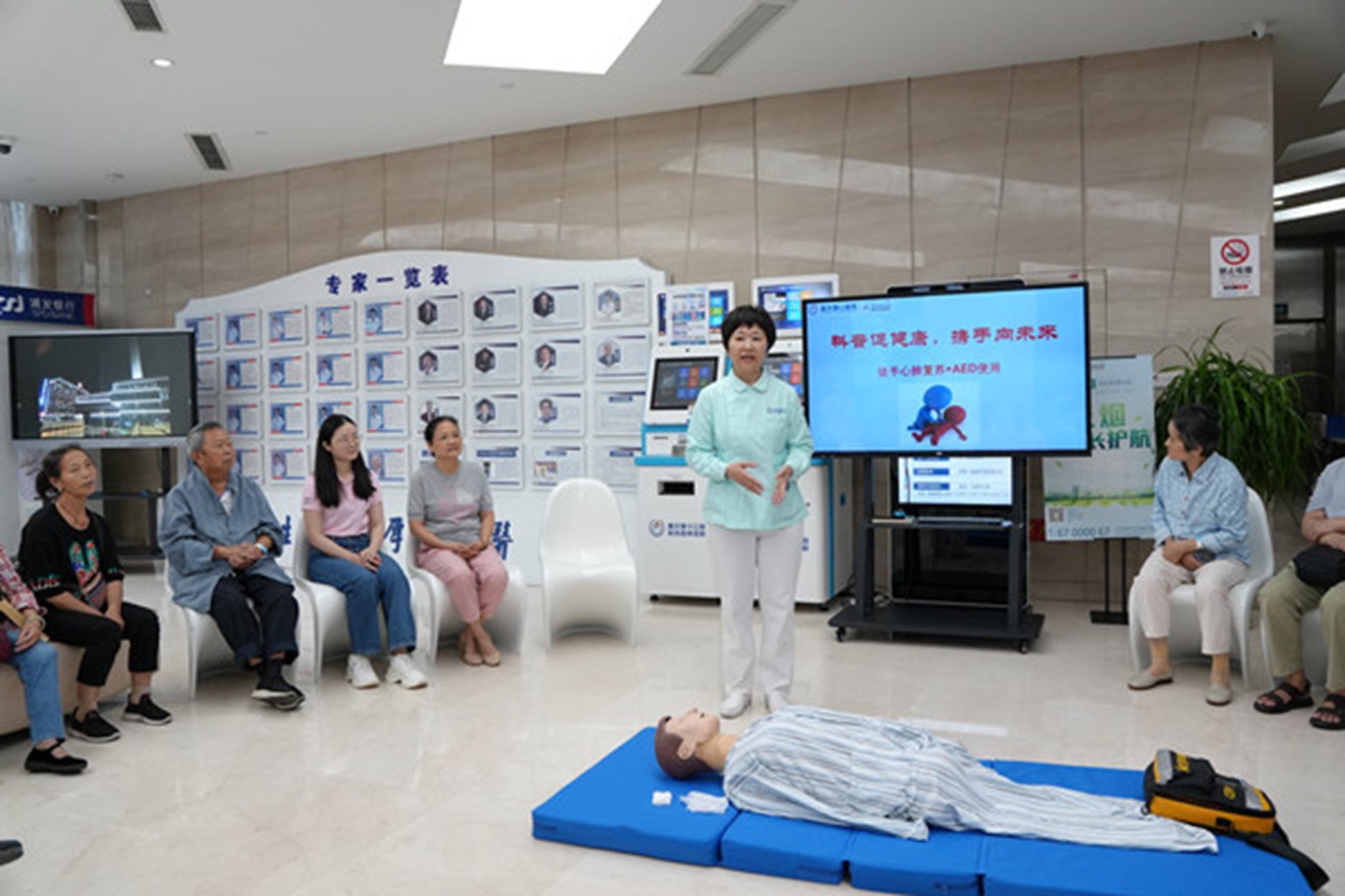 心肺復(fù)蘇術(shù)培訓(xùn)現(xiàn)場。重慶康心醫(yī)院供圖