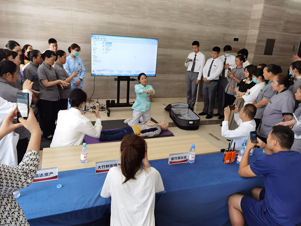 心肺復(fù)蘇術(shù)培訓(xùn)現(xiàn)場。重慶康心醫(yī)院供圖