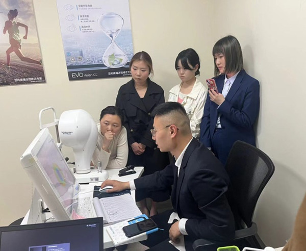 實操環(huán)節(jié)。重慶愛爾眼科醫(yī)院總院供圖