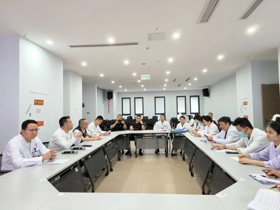 會診現(xiàn)場。重慶道格骨科醫(yī)院供圖