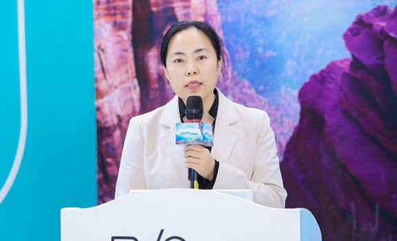 張奕霞分享課題現(xiàn)場(chǎng)。重慶南坪愛爾眼科醫(yī)院供圖