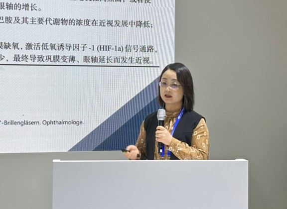 陳春梅分享課題《思問臨床效果觀察》。重慶南坪愛爾眼科醫(yī)院供圖