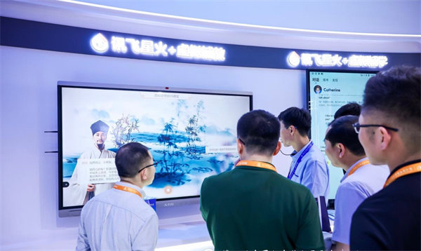 科大訊飛教育大模型體驗區(qū)?？拼笥嶏w供圖
