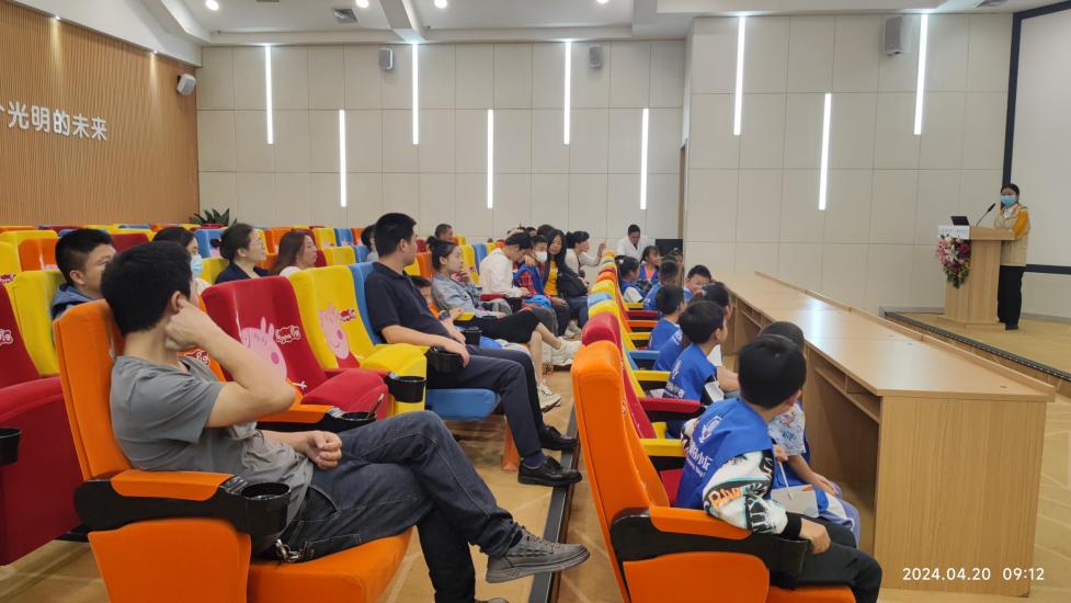 活動(dòng)現(xiàn)場。重慶愛爾兒童眼科醫(yī)院供圖