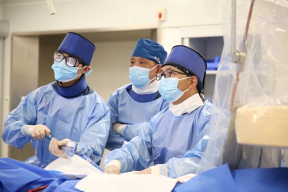 手術(shù)現(xiàn)場(chǎng)。重慶松山醫(yī)院供圖
