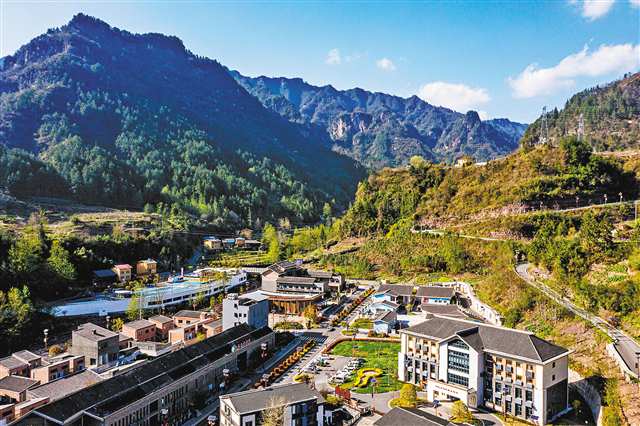 三月二十八日，陽(yáng)光下的石柱縣中益鄉(xiāng)華溪村一角。記者 尹詩(shī)語(yǔ) 攝\視覺(jué)重慶