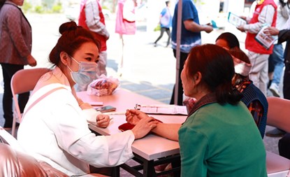 體檢活動現(xiàn)場。愛康集團重慶分公司供圖